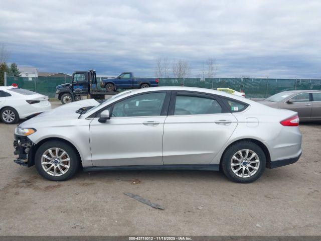 Ford Fusion S Image 8