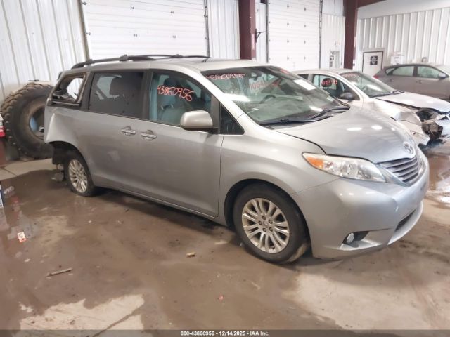 Toyota Sienna Xle Premium 8 Passenger Image 1
