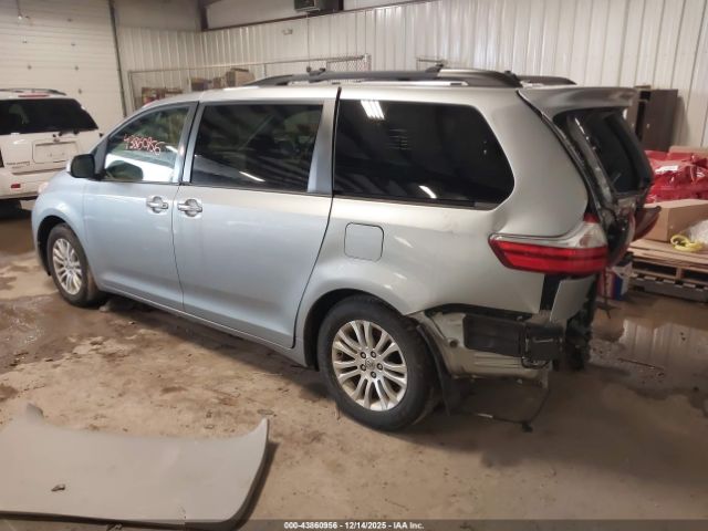 Toyota Sienna Xle Premium 8 Passenger Image 2