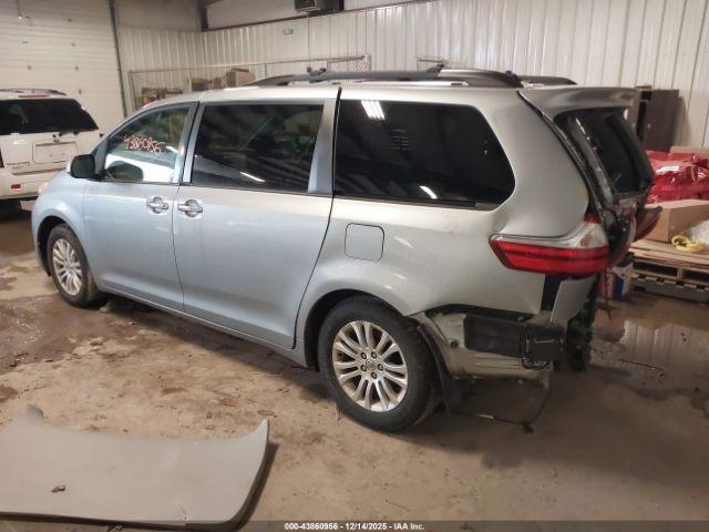 Toyota Sienna Xle Premium 8 Passenger Image 2