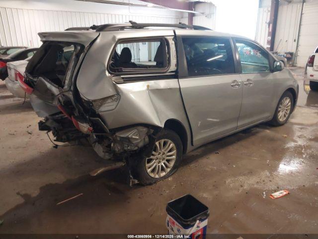 Toyota Sienna Xle Premium 8 Passenger Image 10