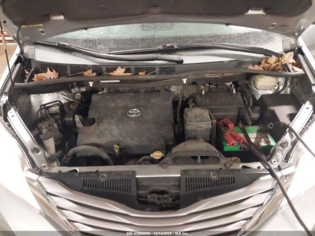 Toyota Sienna Xle Premium 8 Passenger Image 11