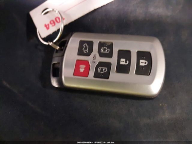 Toyota Sienna Xle Premium 8 Passenger Image 3