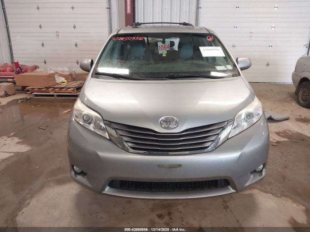 Toyota Sienna Xle Premium 8 Passenger Image 16