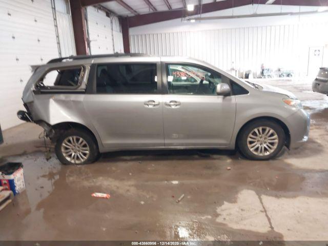 Toyota Sienna Xle Premium 8 Passenger Image 7