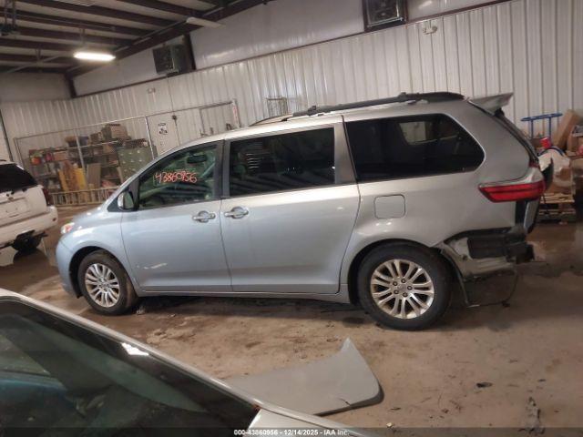 Toyota Sienna Xle Premium 8 Passenger Image 4