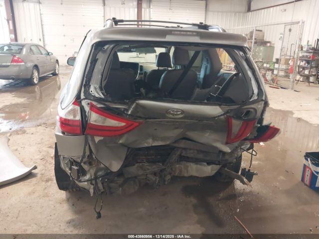 Toyota Sienna Xle Premium 8 Passenger Image 12