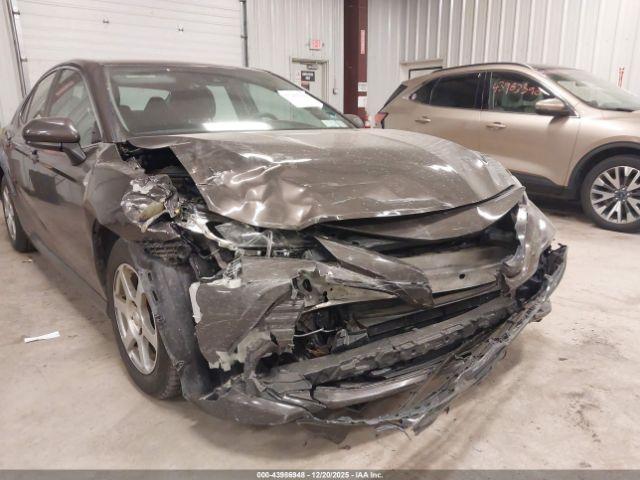 Toyota Camry Le Image 9