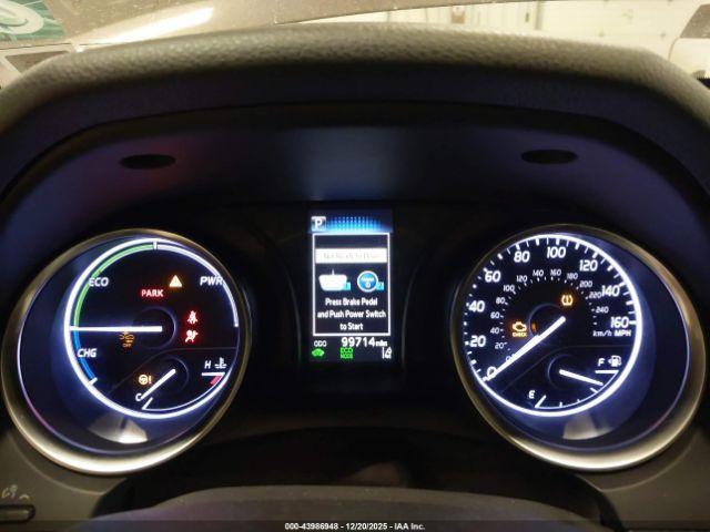 Toyota Camry Le Image 7