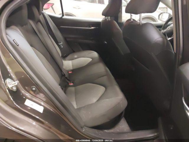 Toyota Camry Le Image 2