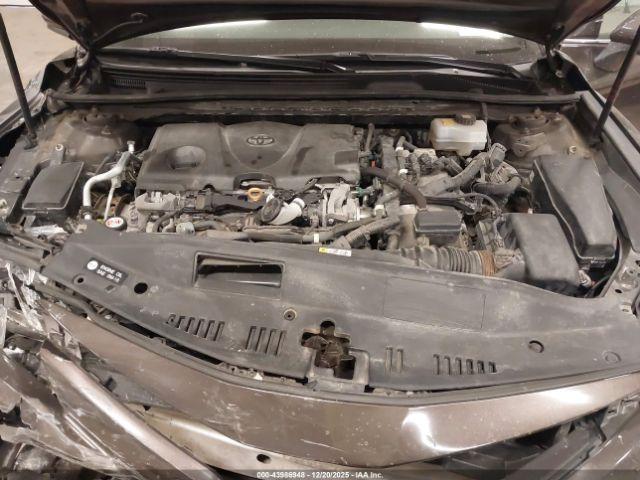 Toyota Camry Le Image 10