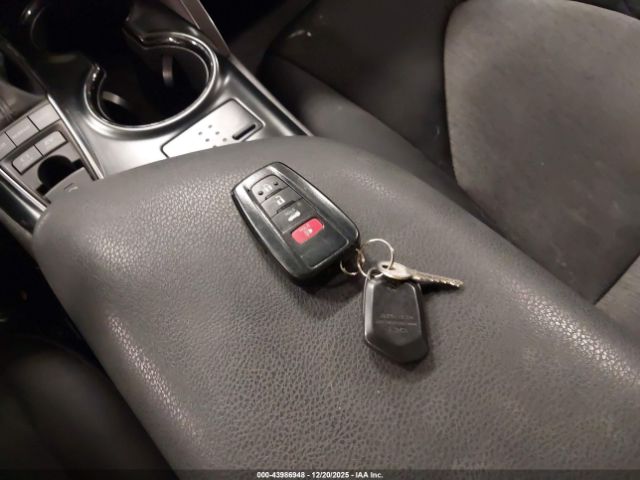 Toyota Camry Le Image 15