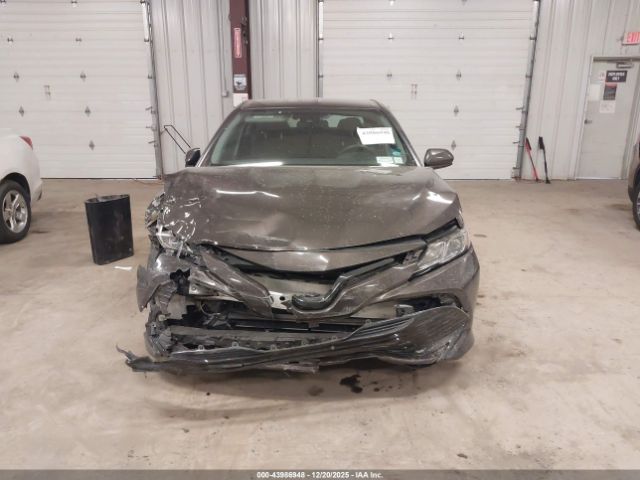 Toyota Camry Le Image 12