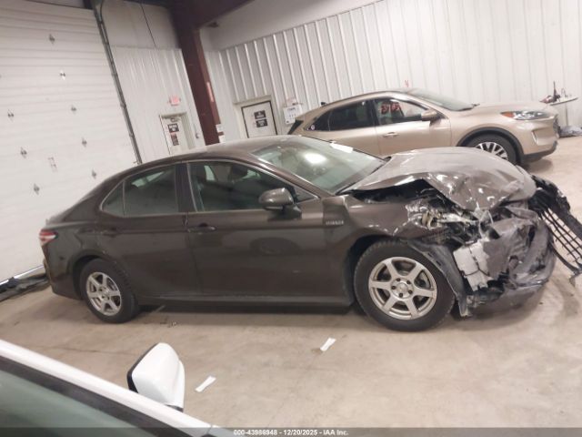 Toyota Camry Le Image 16