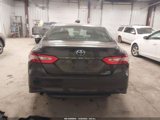 Toyota Camry Le Image 13