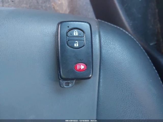 Toyota Prius Four Image 12