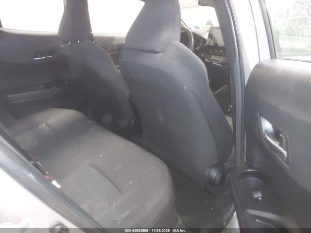 Toyota C-HR Xle Image 15