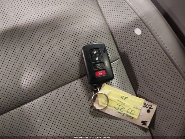 Toyota Highlander Limited V6 Image 16