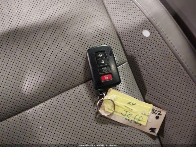 Toyota Highlander Limited V6 Image 16