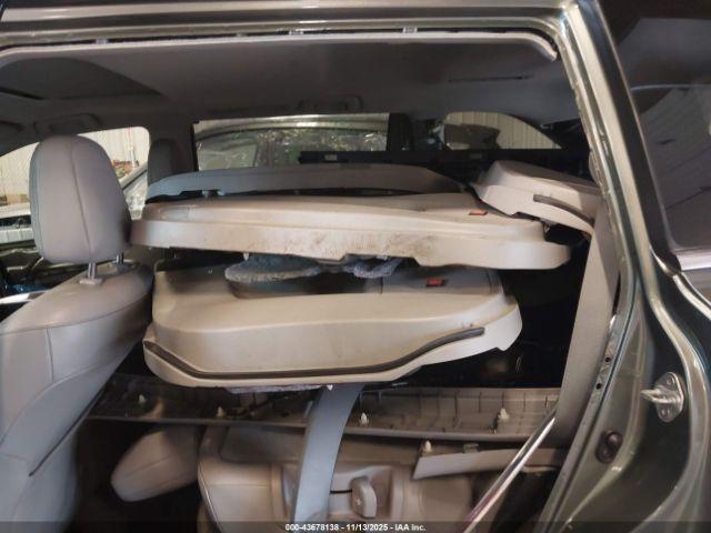 Toyota Highlander Limited V6 Image 10