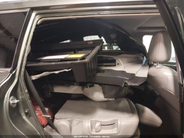 Toyota Highlander Limited V6 Image 9