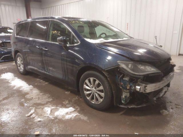  Salvage Chrysler Pacifica