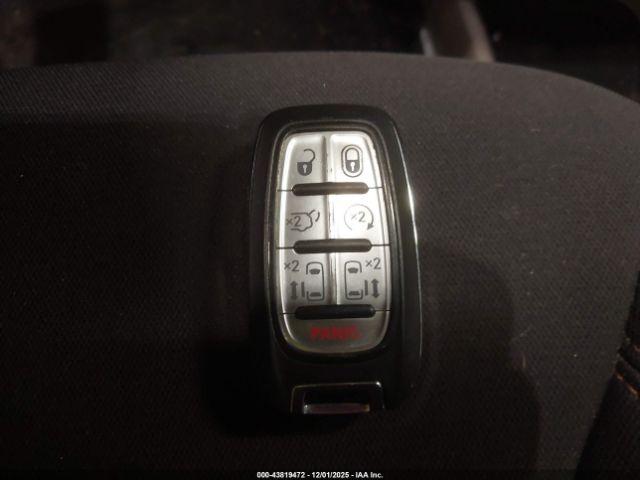 Chrysler Pacifica Touring Plus Image 6