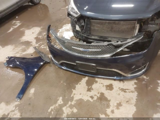 Chrysler Pacifica Touring Plus Image 13