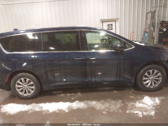 Chrysler Pacifica Touring Plus Image 17