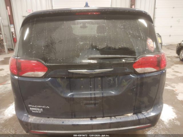 Chrysler Pacifica Touring Plus Image 15