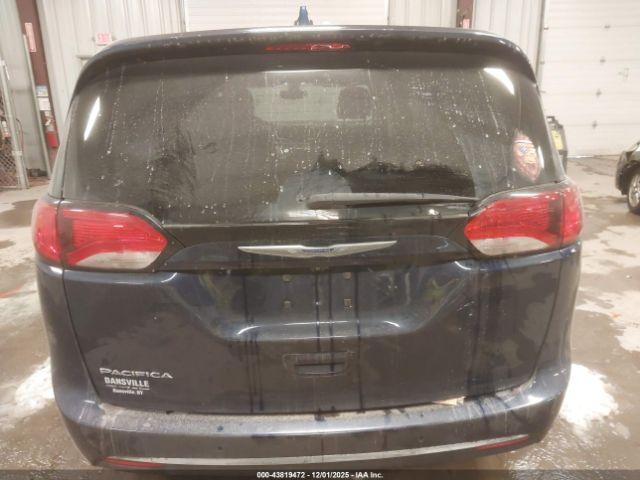 Chrysler Pacifica Touring Plus Image 15