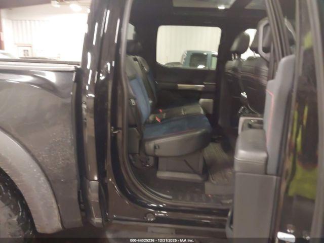 Ford F-150 Raptor Image 16