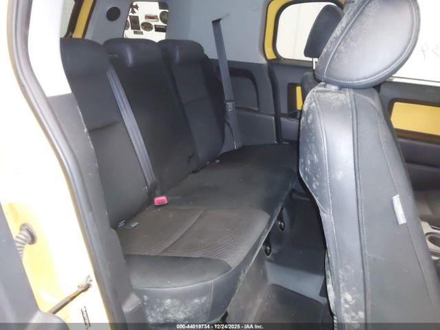 Toyota FJ Cruiser Image 11