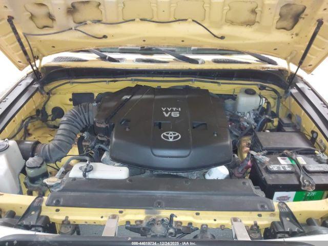 Toyota FJ Cruiser Image 3