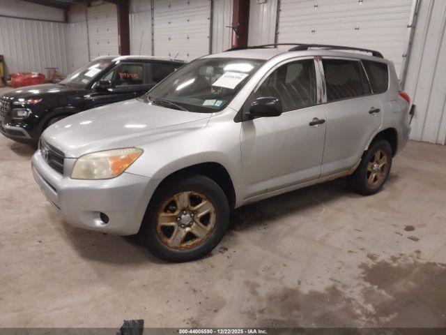 Toyota RAV4 Image 2