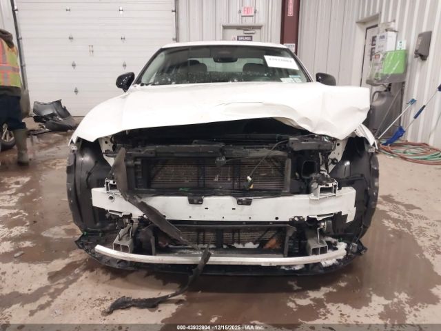 Volvo S60 B5 Core Dark Theme Image 12