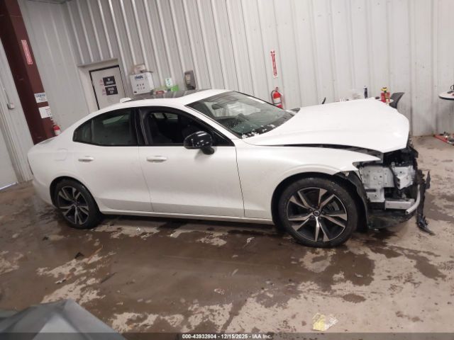 Volvo S60 B5 Core Dark Theme Image 4