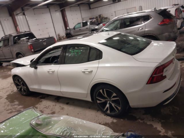 Volvo S60 B5 Core Dark Theme Image 14