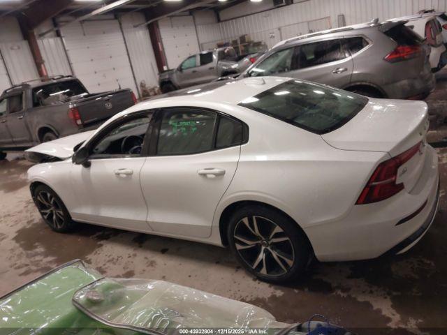 Volvo S60 B5 Core Dark Theme Image 14