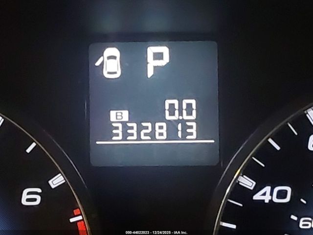 Subaru Legacy 2.5i Limited Image 10