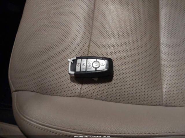 Ford Escape Titanium Image 9