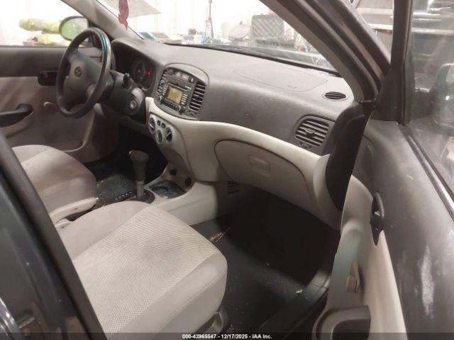 Hyundai ACCENT Gls Image 13