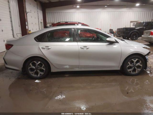 Kia Forte Lxs Image 14