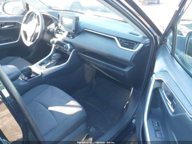 Toyota RAV4 Xle Image 2