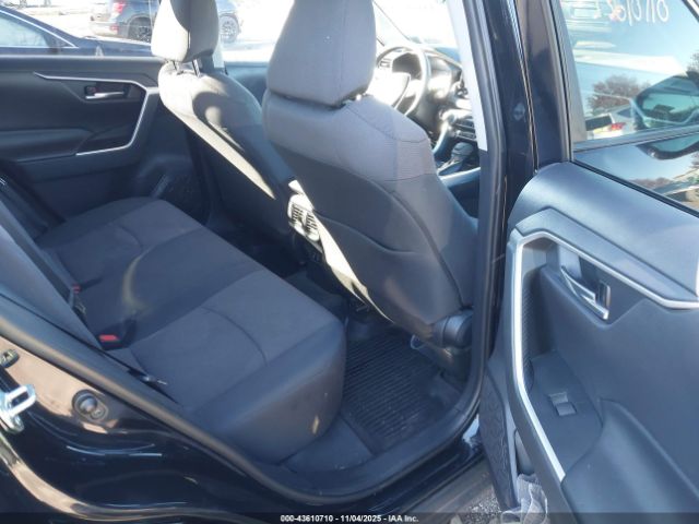 Toyota RAV4 Xle Image 6