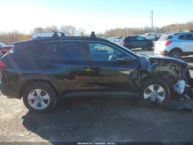 Toyota RAV4 Xle Image 12