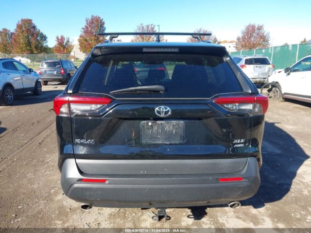 Toyota RAV4 Xle Image 13