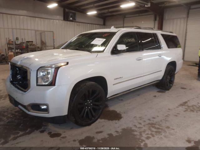 GMC Yukon Denali Image 4