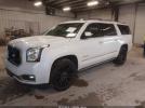 GMC Yukon Denali Image 4