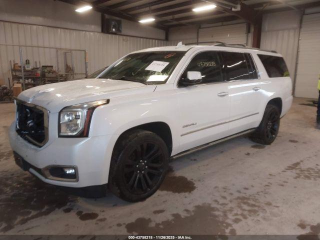 GMC Yukon Denali Image 4